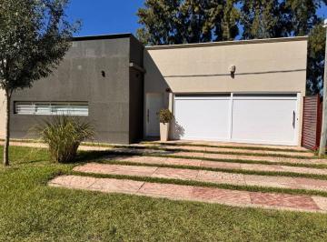 Casa · 205m² · 3 Ambientes · 2 Cocheras · Los Arandanos