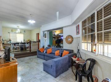 Casa · 160m² · 3 Ambientes · 1 Cochera · Casa de Dos Dorm. en Barrio Urquiza