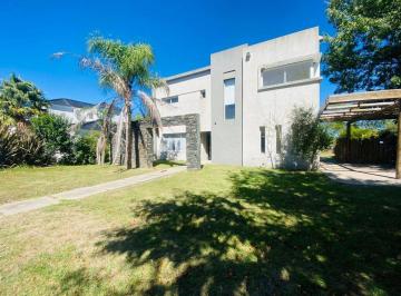 Casa · 158m² · 5 Ambientes · 1 Cochera · Venta Casa 5 Amb Haras Santa Maria Los Eucaliptus