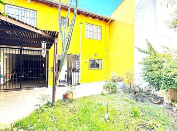 Casa · 120m² · 4 Ambientes · 1 Cochera · Venta Casa 4 Ambientes en Castelar
