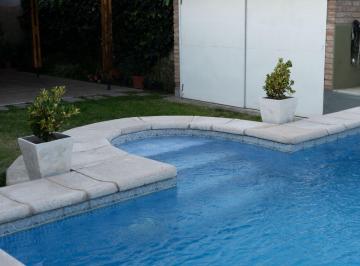 Casa · 235m² · 4 Ambientes · 4 Cocheras · Casa 3 Dorm. + Piscina, El Challao Las Heras