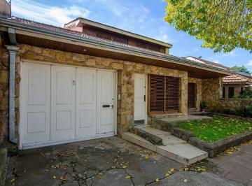Casa · 245m² · 5 Ambientes · 3 Cocheras · Casa en Venta en Monte Grande con 4 Dorm.