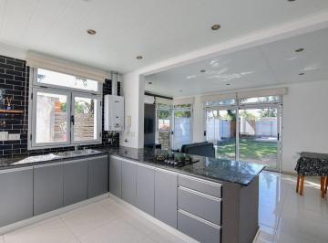 Casa · 97m² · 4 Ambientes · 2 Cocheras · Casa 3 Dorm., Venta, Berisso Altos Los Talas