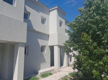 Casa · 108m² · 3 Ambientes · Venta Dúplex 3 Dorm. Punta Lago Maipú