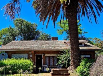 Casa · 79m² · 3 Ambientes · 1 Cochera · Venta Chalet Alfar 3 Amb Garaje Altillo