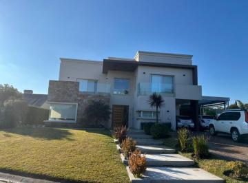 Casa de 6 ambientes, Berazategui · Fincas de Iraola 2 - 3 Suites + Play + Escrit C/pileta - Excel Ubic