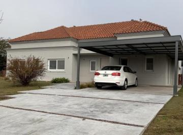 Casa · 6 Ambientes · 2 Cocheras · Casa en Pilara