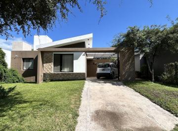 Casa · 149m² · 2 Dormitorios · 1 Cochera · Venta Casa Villa Catalina Primera Etapa - 2 Dorm.