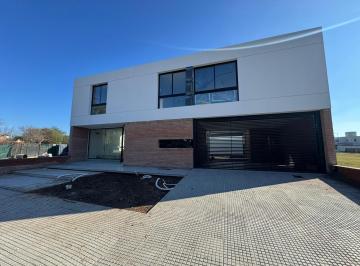 Casa · 264m² · 6 Ambientes · 2 Cocheras · Casa en Venta en Campo Chico Urbanización Residencial