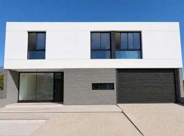 Casa · 264m² · 6 Ambientes · 2 Cocheras · Casa en Venta en Campo Chico Urbanización Residencial