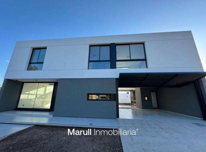 Casa · 264m² · 6 Ambientes · 2 Cocheras