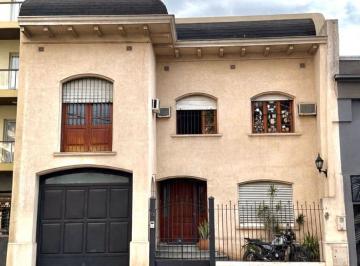 Casa · 260m² · 8 Ambientes · 1 Cochera · Casa en Venta en Barrio Norte