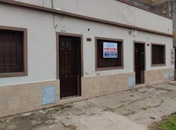 Local comercial de 2 ambientes, Lanús · Alquiler. PH de 2 Amb Al Frente con Patio.