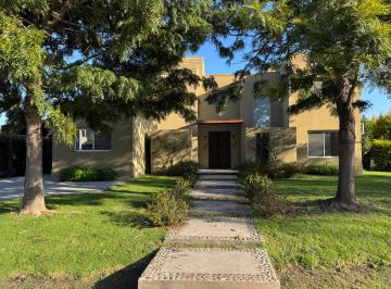 Casa · 240m² · 5 Ambientes · 4 Cocheras · Casa en Alquiler Anual en Talar del Lago 2