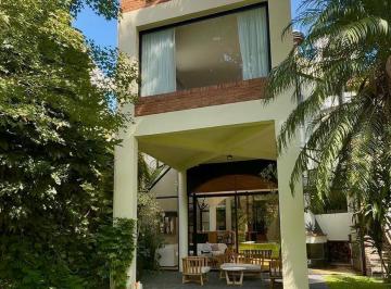 Casa · 300m² · 5 Ambientes · 2 Cocheras · Venta Casa Doble Altura 5 Ambientes 556 m² Jardin C/pileta 2 Cocheras