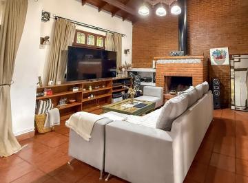 Casa · 380m² · 8 Ambientes · 3 Cocheras · Casa en Don Torcuato