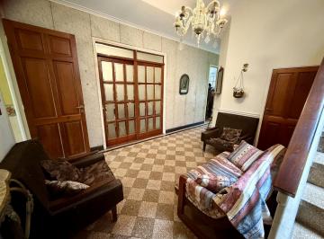 Casa · 177m² · 5 Ambientes · 1 Cochera · Casa Al Frente + Cochera - B° Candioti