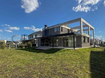 Casa · 139m² · 4 Ambientes · Alquiler 24 Meses Rumenco Joven