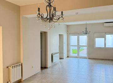 Casa · 90m² · 4 Ambientes · Alquiler Casa Centro Neuquen