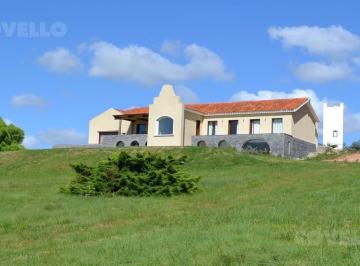 Casa · 1300m² · 10 Ambientes · Chacra, Spa, Hotel Boutique, 10 Habitaciones, Excelentes Vistas