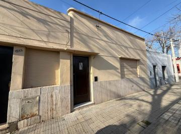 Casa · 65m² · 3 Ambientes · Casa en Alquiler Calle 57 Entre 19 y 20