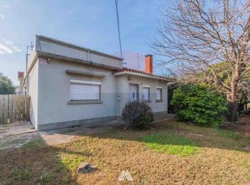Casa · 154m² · 6 Ambientes · 1 Cochera · Venta de Casa de 3 Dorm. con Barbacoa Pando