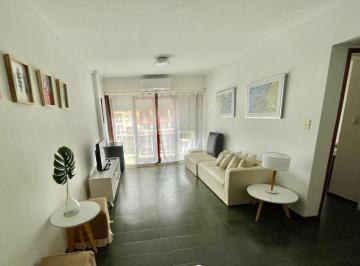 Departamento · 62m² · 3 Ambientes · 1 Cochera · En Venta - 3 Ambientes a La Calle - con Cochera - Zona Centro