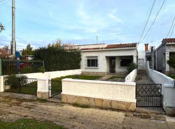 Casa · 125m² · 4 Ambientes · 1 Cochera · Casa con 2 Viviendas y Entr Indep. Piedras Blancas
