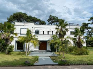 Casa · 280m² · 6 Ambientes · 2 Cocheras · Casa en Venta 3 Dorm. - Playa Brava