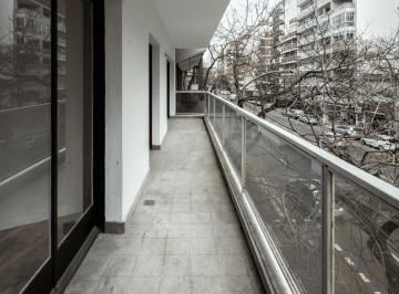 Departamento en Venta de 4 ambientes · Semipiso 4 Ambientes a Nuevo! Al Frente con Balcón Corrido, Apto Crédito. Villa Crespo, Subte B