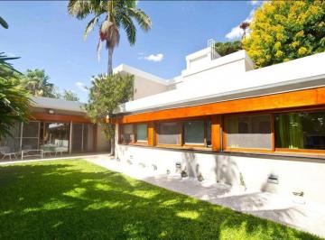 Casa de 10 ambientes, Vicente López · Magnífica Casa Olivos Style Modern 740 m Confort Parque 1516 m Pileta Parrilla 8 Cocheras Calidez Sol