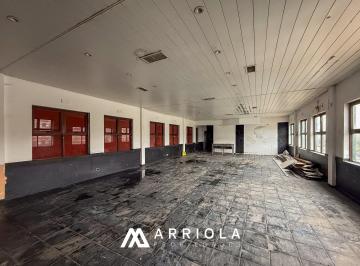 Local comercial · 231m² · Local de 231 m², Primer Piso por Escalera