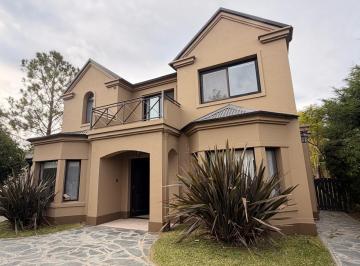 Casa · 225m² · 5 Ambientes · 1 Cochera · Casa Venta en Lote Central con Renta Hasta Febrero '27