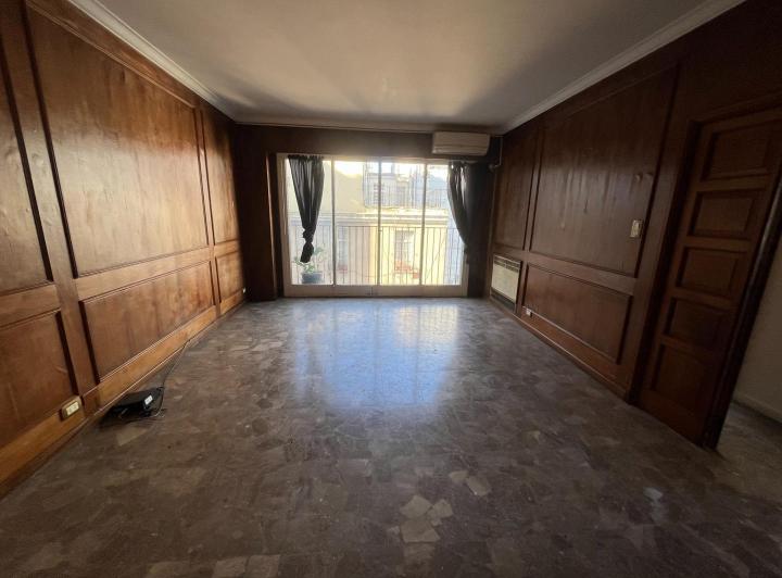 Alquiler. Departamento 3 Amb. Cochera. Arenales y Suipacha