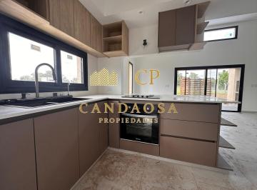 Casa · 160m² · 4 Ambientes · 3 Cocheras · Gs Casa Venta Estrenar Pilar del Este