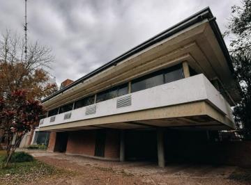 Casa · 455m² · 9 Ambientes · 3 Cocheras · Propiedad en Costanera y Ruperto Godoy