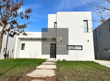 Casa · 178m² · 4 Ambientes · 3 Cocheras · Sg Casa Venta Barrio Santa Lucía