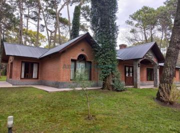 Casa · 140m² · 5 Ambientes · 1 Cochera · Ref 1064 - Venta Casa en Golf Carilo