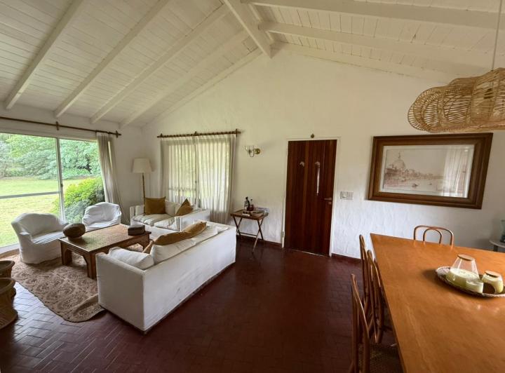 Casa · 270m² · 4 Dormitorios