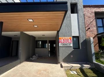 Casa · 130m² · 4 Ambientes · 1 Cochera · Dúplex 3 Dorm. en Colinas de Manantiales
