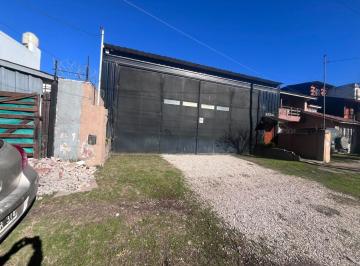 Local comercial · 194m² · 1 Ambiente · Venta Galpón en Barrio Caisamar con Gran Parque