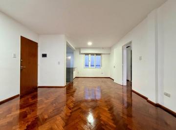 Departamento · 60m² · 3 Ambientes · Venta! Departamento de 2 Dorm. Reciclado