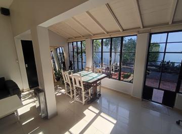 Casa · 105m² · 2 Ambientes · 1 Cochera · Casa en Venta 3 Ambientes C/ Cochera Banfield Este