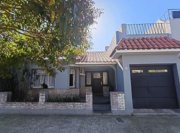Casa · 105m² · 3 Ambientes · 1 Cochera · Casa en Venta 3 Ambientes C/ Cochera Banfield Este