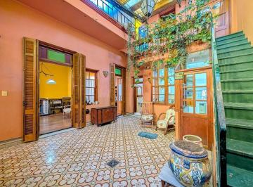Casa · 194m² · 5 Ambientes · Casa en Venta Abasto 3 Dorm. Quincho Terraza