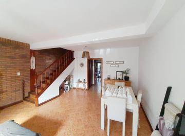 Casa · 136m² · 4 Ambientes · 2 Cocheras · Tríplex 4 Amb. Venta Beccar Jardín - Pileta - Parrilla