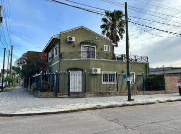 Casa · 200m² · 5 Ambientes · 3 Cocheras · Casa en Venta Temperley con Quincho y Doble Garage