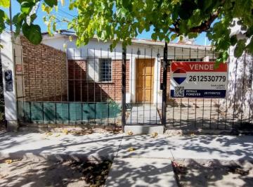 Casa · 58m² · 5 Ambientes · 1 Cochera · Venta de Casa Barrio La Estancuela Godoy Cruz
