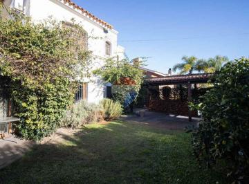 Casa · 110m² · 8 Ambientes · 2 Cocheras · Alquiler Hermosa Casa Parque Miramar 3d