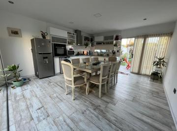 Casa · 100m² · 5 Ambientes · Casa en Venta en Sicardi - 2 Dorm.